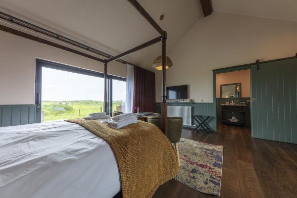 Monkstadt 1745 Room 22 Beaton's Sea View Garden Suite